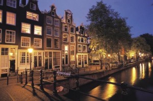 3559_Amsterdam-Jordaan-by-night-melkmeisjebrug