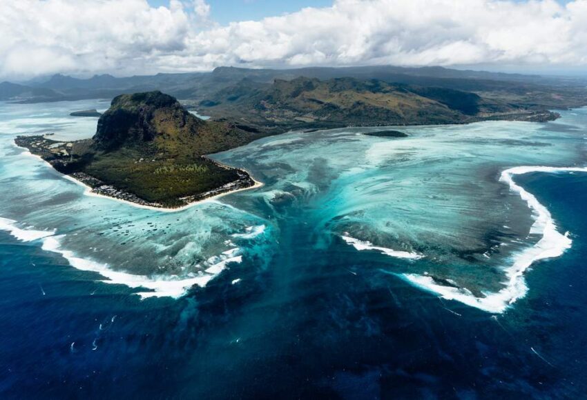 Mauritius Underwater Waterfall